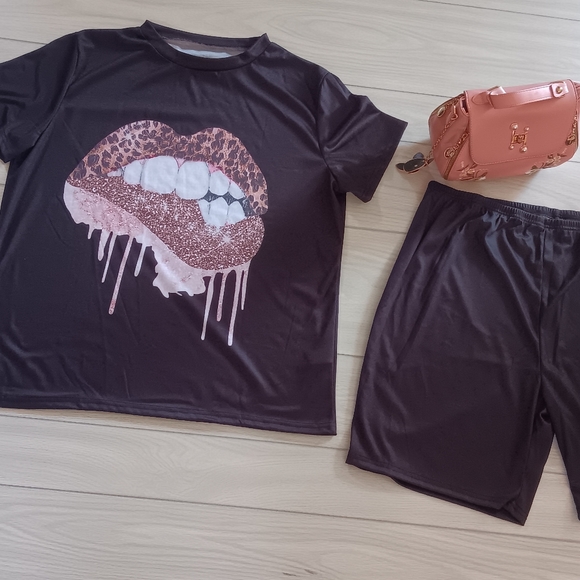 Athleisure Short Sleeves Leopard Graphic Printed Round Neck Top And Shorts - Picture 3 of 15